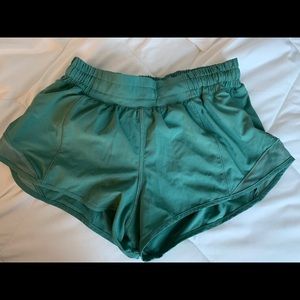 Lululemon Hotty Hot Shorts 2.5 green